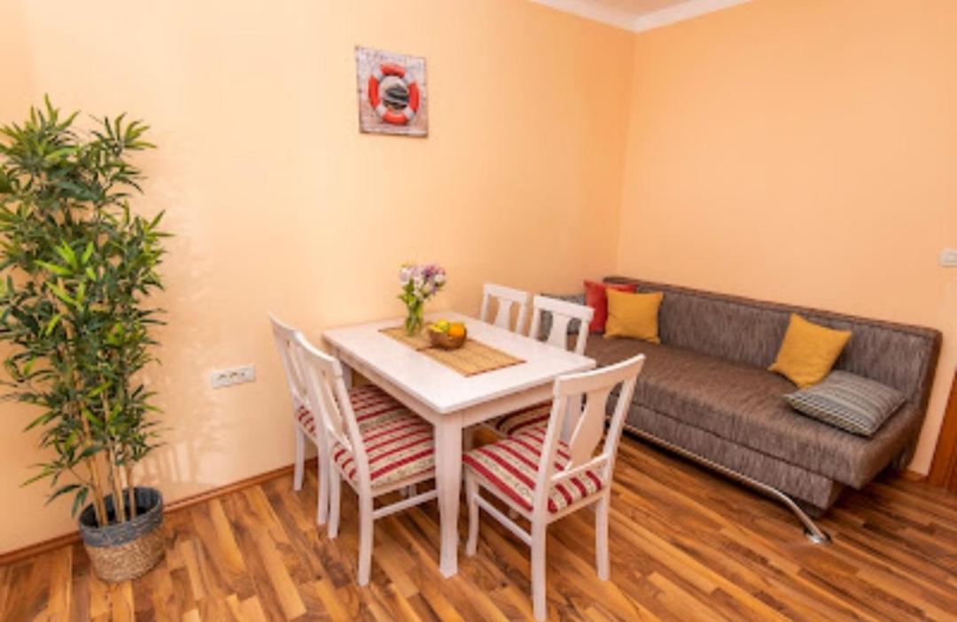 Apartmani Dubrava ポドストラナ エクステリア 写真
