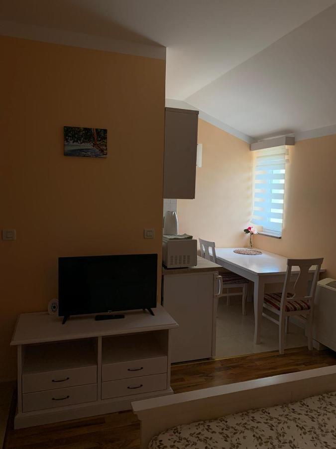 Apartmani Dubrava ポドストラナ エクステリア 写真